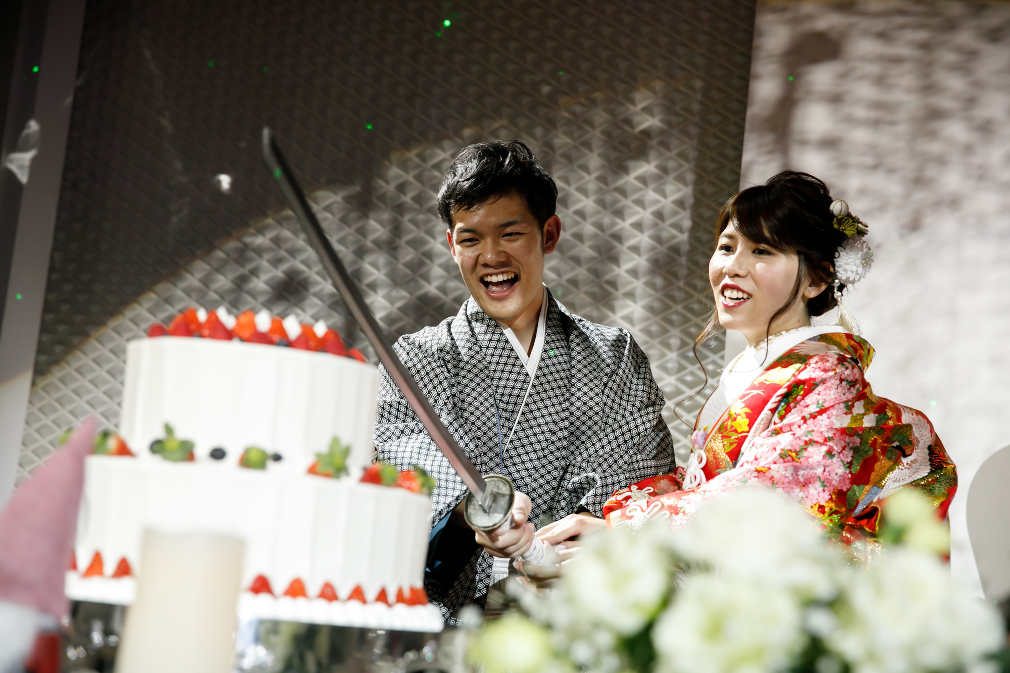 公式 横浜の結婚式場 モンテファーレ 21ウェディングレポートvol 5 和装と刀で ケーキ入刀です